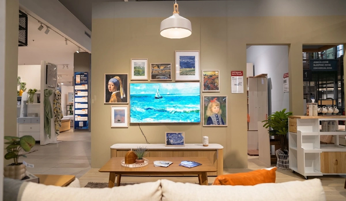 Saat Televisi Menjadi Karya Seni: Cara Baru Menikmati Ruang Hidup Modern_Womanindonesia.co.id 